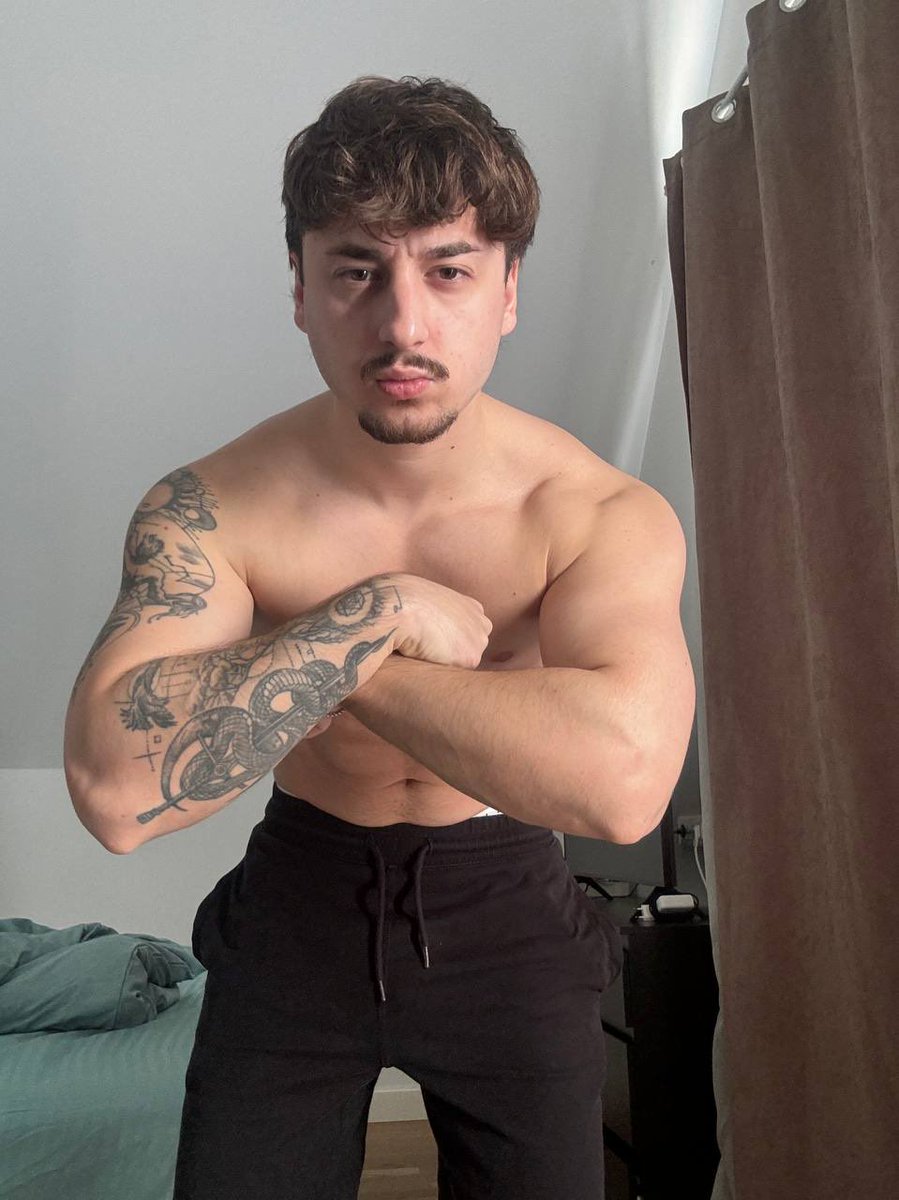 Alphademonsexp's tweet photo. it’s time for some worship
 #alpha #cashmaster #feet #findom https://t.co/wJAfuqMa4T
