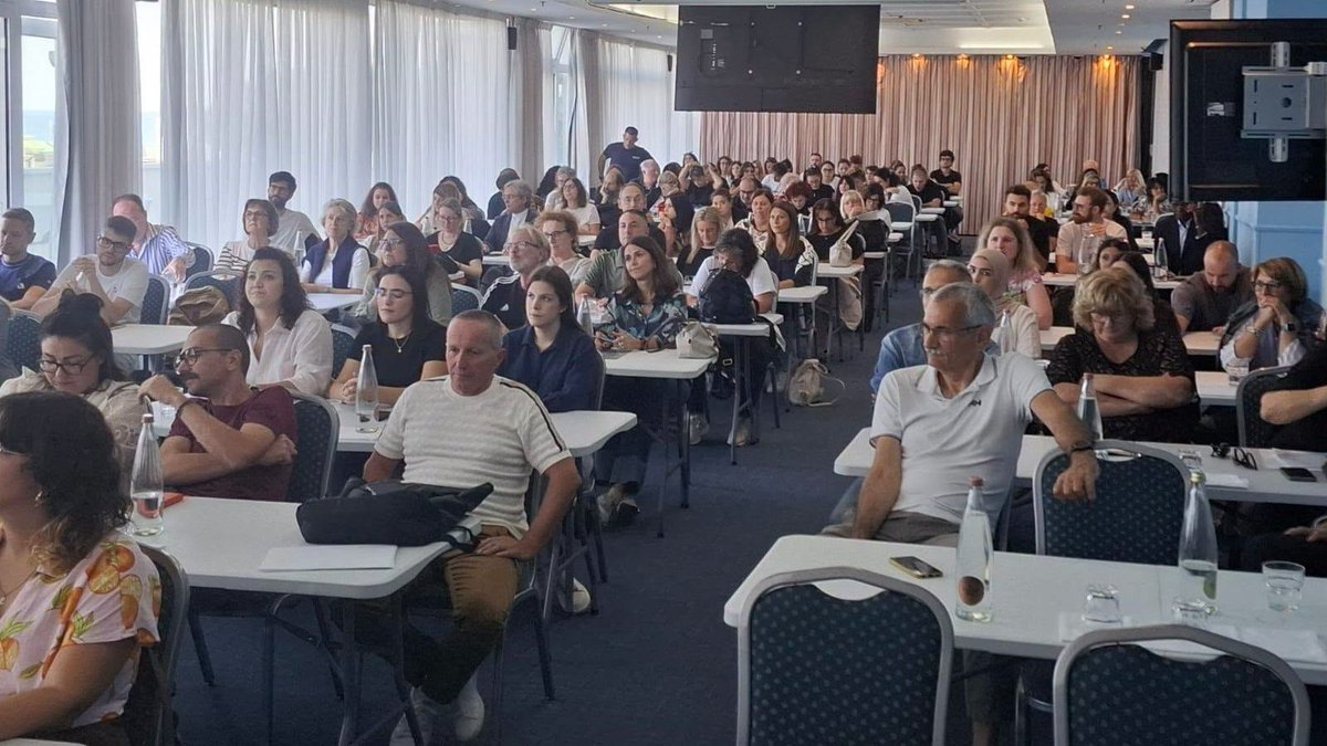 Cisl_ER's tweet photo. #Riccione Oggi assemblea dell'𝐈𝐧𝐚𝐬 𝐄𝐦𝐢𝐥𝐢𝐚-𝐑𝐨𝐦𝐚𝐠𝐧𝐚 con tutti i 𝟏𝟐𝟎 𝐨𝐩𝐞𝐫𝐚𝐭𝐨𝐫𝐢 del patronato Cisl. Un bel momento di ascolto, dialogo e confronto che è parte del corso di formazione regionale. Presenti @davide_guarini , presidente @InasCisl , il segretario generale CISL ER @filippopieri e 𝐃𝐚𝐯𝐢𝐝𝐞 𝐏𝐚𝐫𝐦𝐞𝐠𝐠𝐢𝐚𝐧𝐢, responsabile regionale.
👉 https://t.co/leTsSvuD9e