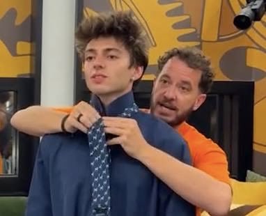 realityreacts's tweet photo. if there’s one thing big brother’s gonna do it’s unite a parent with their long-lost child #bb28 https://t.co/tSCoyic3rX