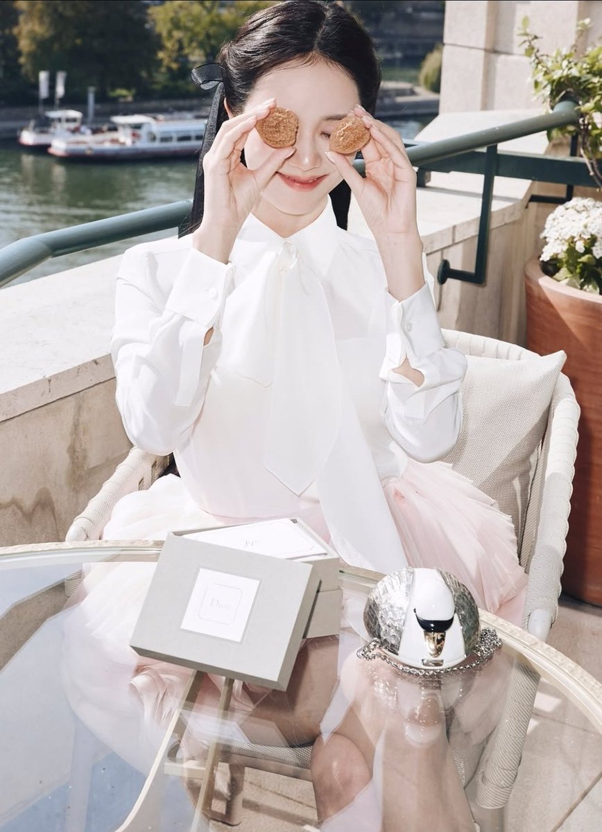 Jisooofv's tweet photo. #JISOO instagram update. https://t.co/hBdeInWHdO
