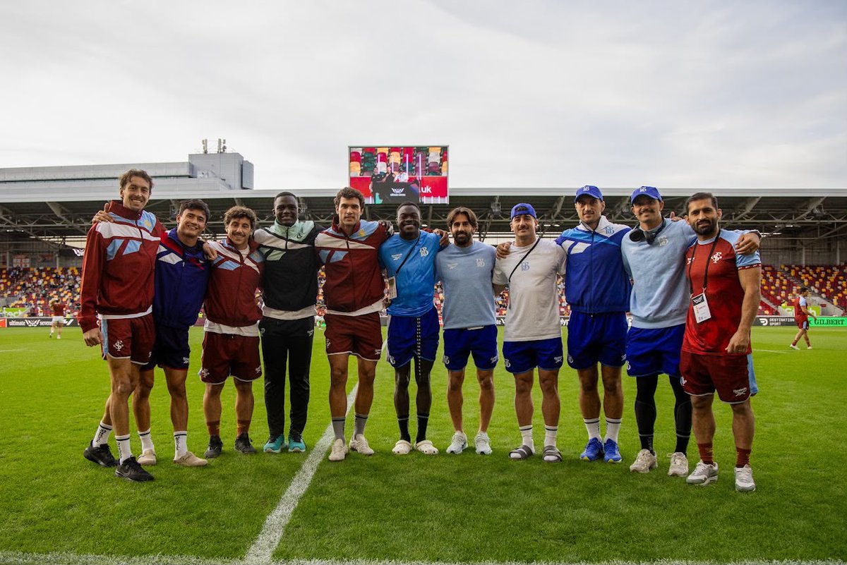 MonacoRugby7s's tweet photo. Toujours un plaisir de les retrouver ensemble. ❤️🤍
Félicitations à Gaspard, Manu et Josep, vainqueurs de l��Ultimate Sevens Championship ! 🏆
Diego, on te cherche encore sur la photo… 👀
#monaco #monacorugby7s #ultimate https://t.co/ijz33EVuPE