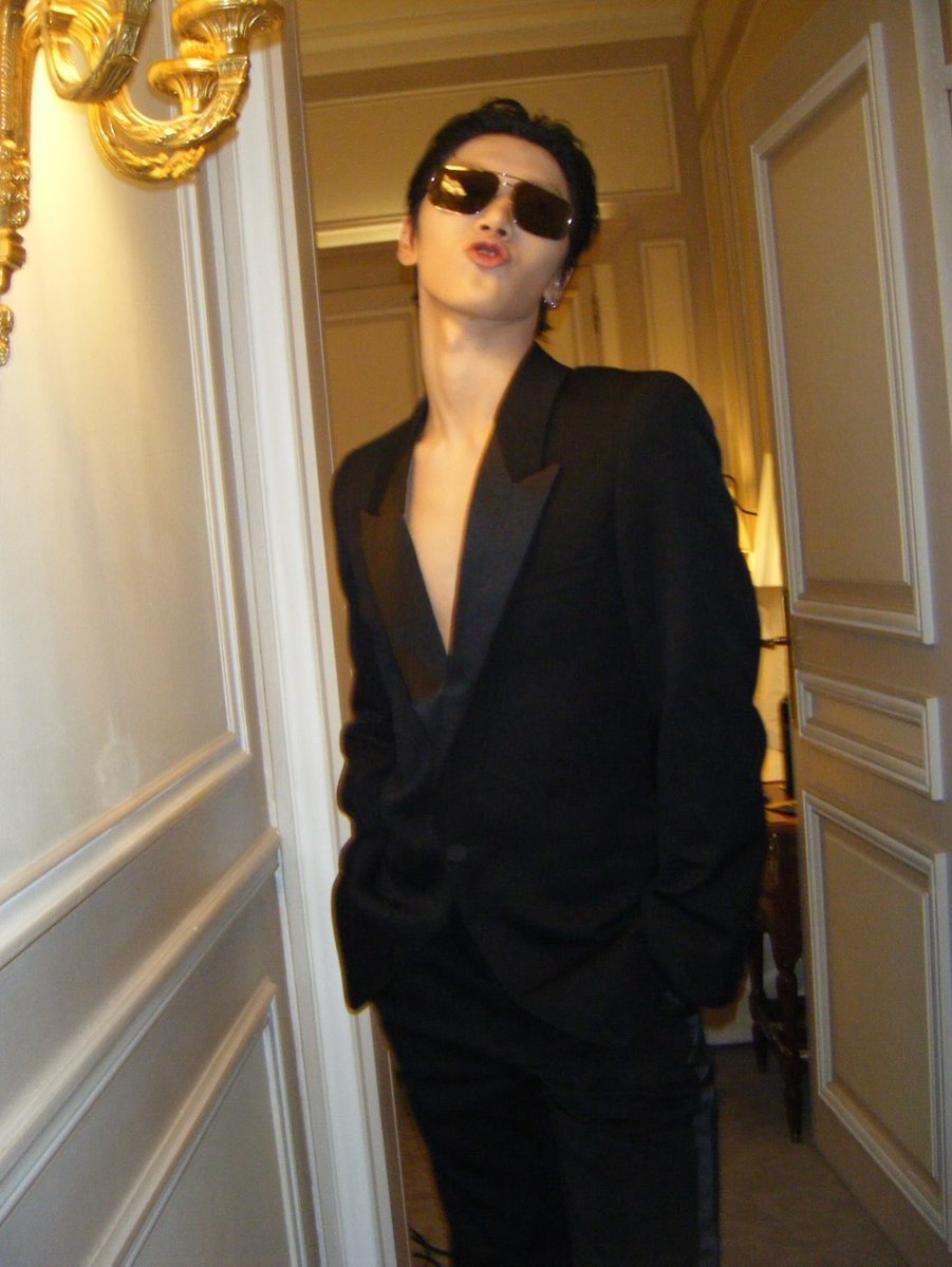 TENzenter's tweet photo. ลงเอง                        &amp;                 มีคนแท็ก

TEN AT SAINT LAURENT SUMMER27  #TENforYSLPFW27 #Saintlaurentxten https://t.co/S3j0QdcOwX