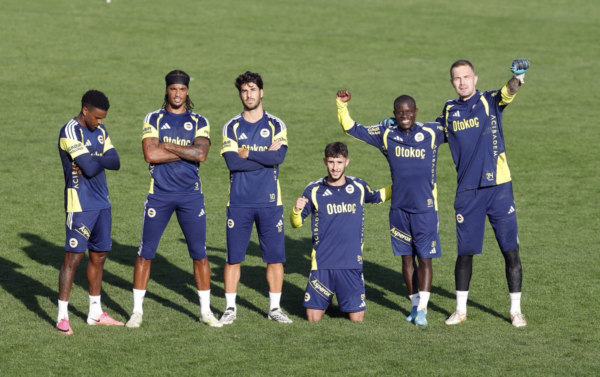 Fenerbahce_EN's tweet photo. 📸💪 https://t.co/7AIXJ4SPNS