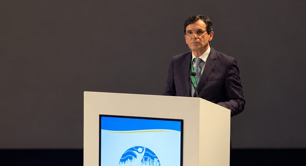 healthnews_pt's tweet photo. Adalberto Campos Fernandes: «Não é preciso unidade quanto aos instrumentos. É preciso um acordo quanto aos princípios»
Ler aqui artigo completo:  https://t.co/FFR2LjYrhs
#healthnews #saude #congresso #ANMSP https://t.co/Cv5PgpnKuT
