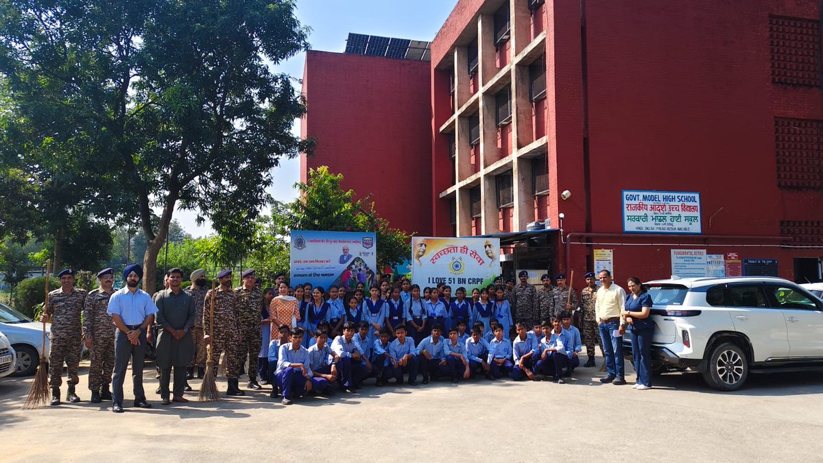 51Crpf's tweet photo. On 30.09.2026, 24 personnel of 51 Bn @crpfindia @IgNws joined 60 students &amp; teachers at GMHS Sec-31, Chd for a massive cleanliness drive!
@HMOIndia @PIBHomeAffairs @PMOIndia @SwachhBharatGov @SwachhBharat @MoHUA_India @MoJSDDWS
#SHS2026 #SwachhataHiSeva2026 #Swachhotsav https://t.co/JsYE5Vm2Ru