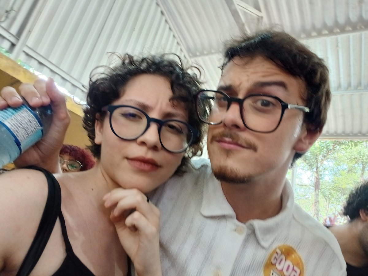 taraboreIIi's tweet photo. gente esse rapaz estava sem celular e me pediu foto parece que o nome dele é guilherme cortez https://t.co/LwuLkRaAk4