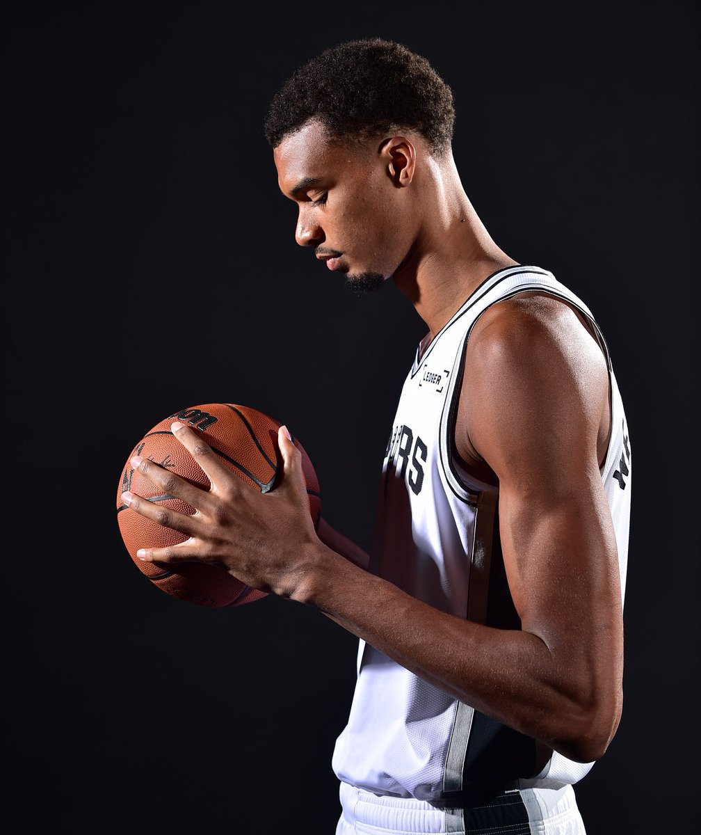 NaturallyVicOne's tweet photo. MVP
DPOY
NBA Champion. https://t.co/aB3u3kdQFM