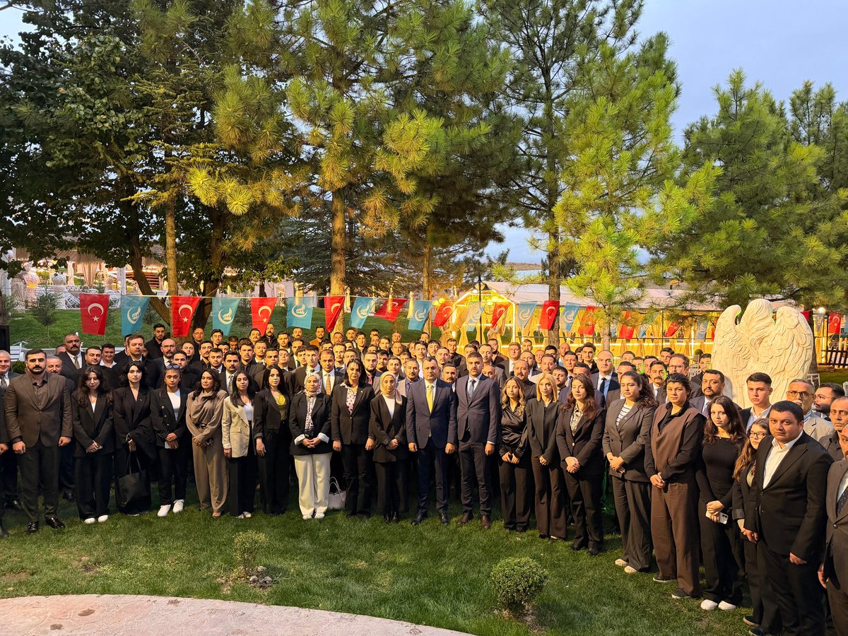 omersanli04's tweet photo. Ülkü Ocakları Ankara İl Başkanlığı olarak; il yönetimimiz, Asena başkanlarımız, ilçe Ocak başkanlarımız ve üniversite başkanlarımızın katılımıyla genişletilmiş istişare toplantımızı gerçekleştirdik.

Liderimiz Sayın Devlet Bahçeli’nin ortaya koyduğu hedefler doğrultusunda, güçlü teşkilat, sarsılmaz birlik ve kararlı yürüyüşümüzle Türk gençliğine hizmet etmeye devam ediyoruz.

Cenab-ı Allah, birliğimizi ve beraberliğimizi daim eylesin. 🇹🇷