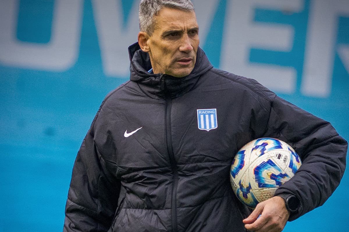 RadioMateGol's tweet photo. 🔵⚪️ ¡VOJVODA DEJÓ DE SER EL DT DE RACING!
Juan Pablo Vojvoda finalizó, de común acuerdo, su etapa como entrenador de la Academia.

📋 Desde el martes, Sebastián Romero y Luciano Aued asumirán de manera interina la conducción del plantel profesional.

#Racing #Academia https://t.co/dPFbcFUAHu