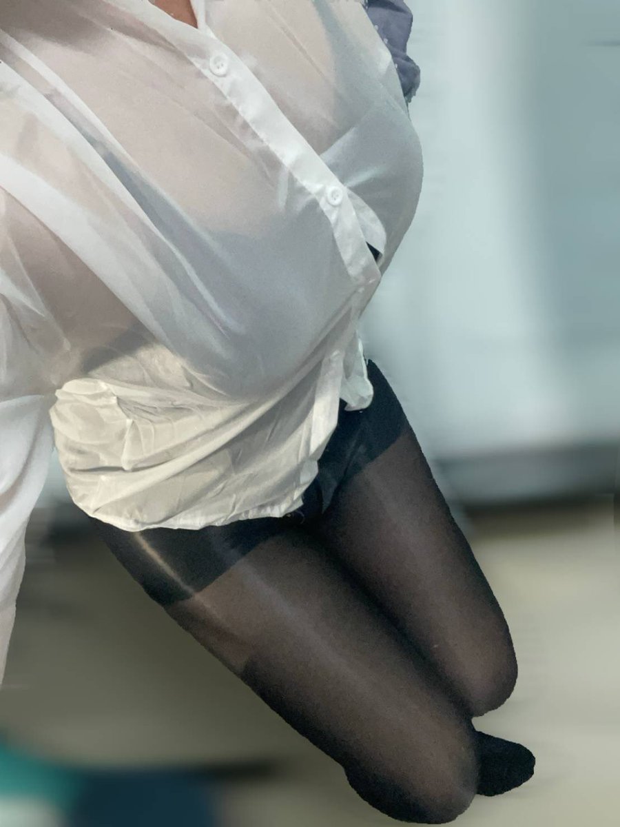silently_0109's tweet photo. 今天主人眼睛不舒服～本來是想說偷偷給主人@duguyingqi 欣賞OL母狗～
結果被主人命令要給大家看這羞恥又可愛的騷樣～並執行任務🫣🫣好害羞ㄛ

#主寵日常 #OL #黑絲 https://t.co/lwU3m6AKhv