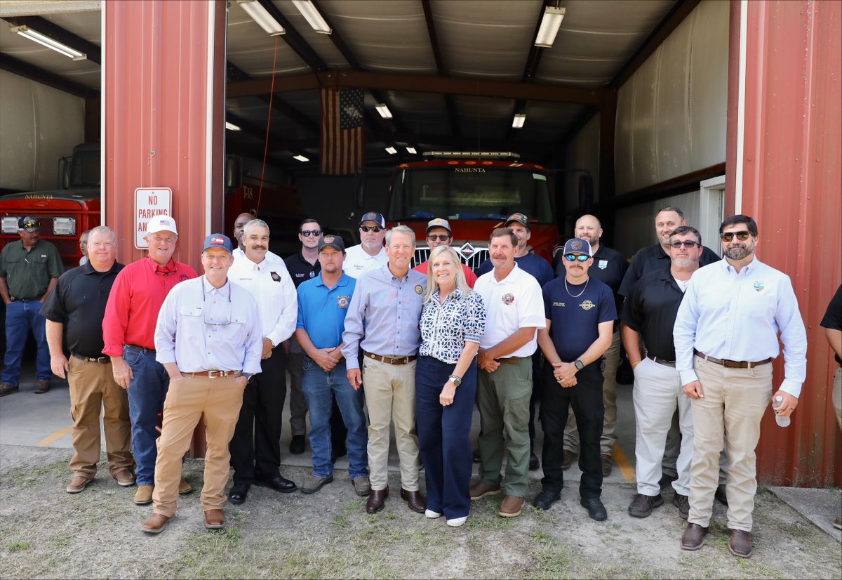 GaTrees's tweet photo. 🔥 Seven rural fire departments. $105,000 to help prepare for the next wildfire.

Yesterday, @GovKemp joined GFC to announce special VFA funding for departments in Brantley, Clinch &amp; Echols counties that answered the call during this spring’s wildfires.

https://t.co/gMevkvlWG0 https://t.co/e9qcOgRU1N