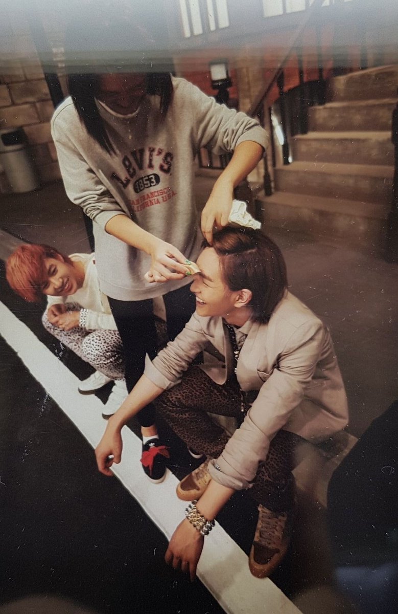 ontaeisbester's tweet photo. oh~ I’m so scared that OnTae TaemNew will have a collab song and mv in Onew’s new album~ and kiss~ I’m so scared~ https://t.co/JRNBs80hAm