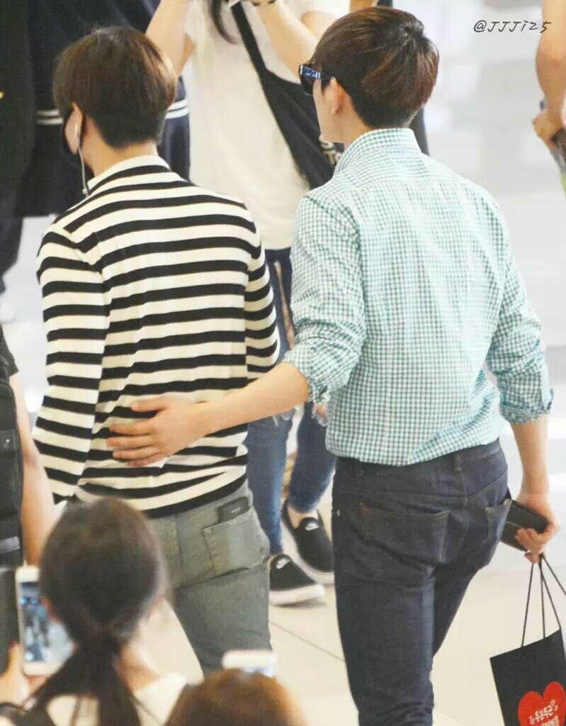 ontaeisbester's tweet photo. oh~ I’m so scared that OnTae TaemNew will have a collab song and mv in Onew’s new album~ and kiss~ I’m so scared~ https://t.co/JRNBs80hAm