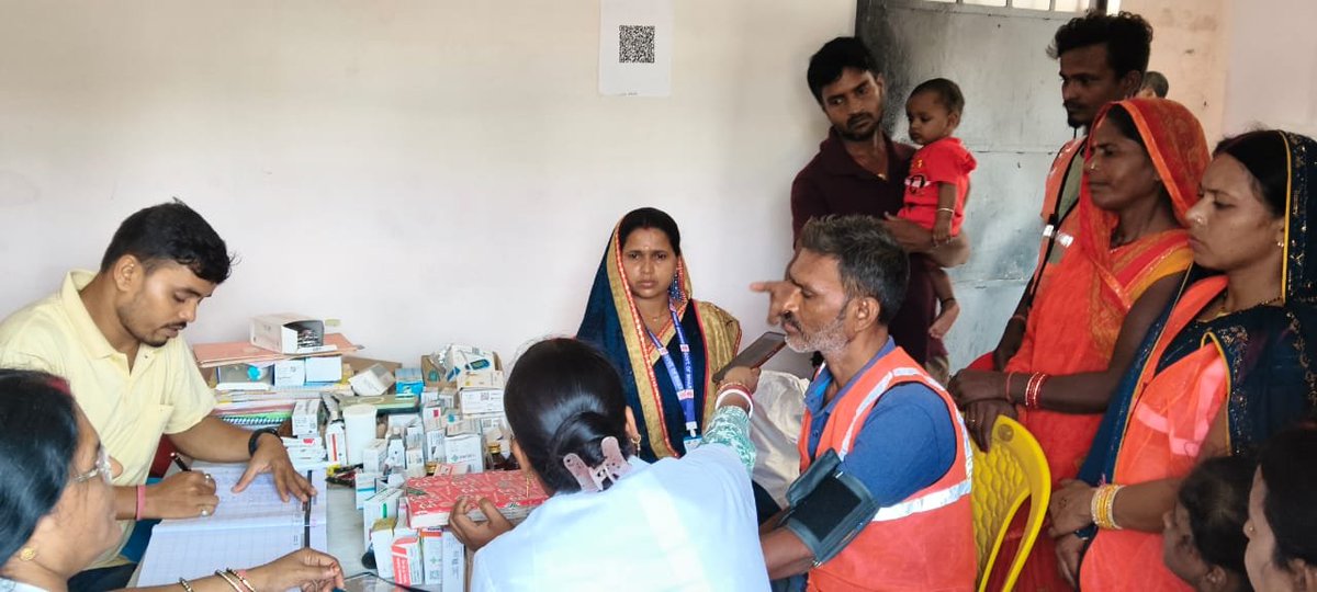 LsbaMuzaffarpur's tweet photo. #SBMG,#HealthCheck_upCamps were organised across #Panchayats in all #Blocks, providing health screenings for #SanitationWorkers.#DignityCards were also distributed,their contribution to Cleaner & #HealthierCommunity.
#SwachhataHiSeva2026 #Muzaffarpur #SafaiMitra
@DmMuzaffarpur https://t.co/NyqsW5WVQk