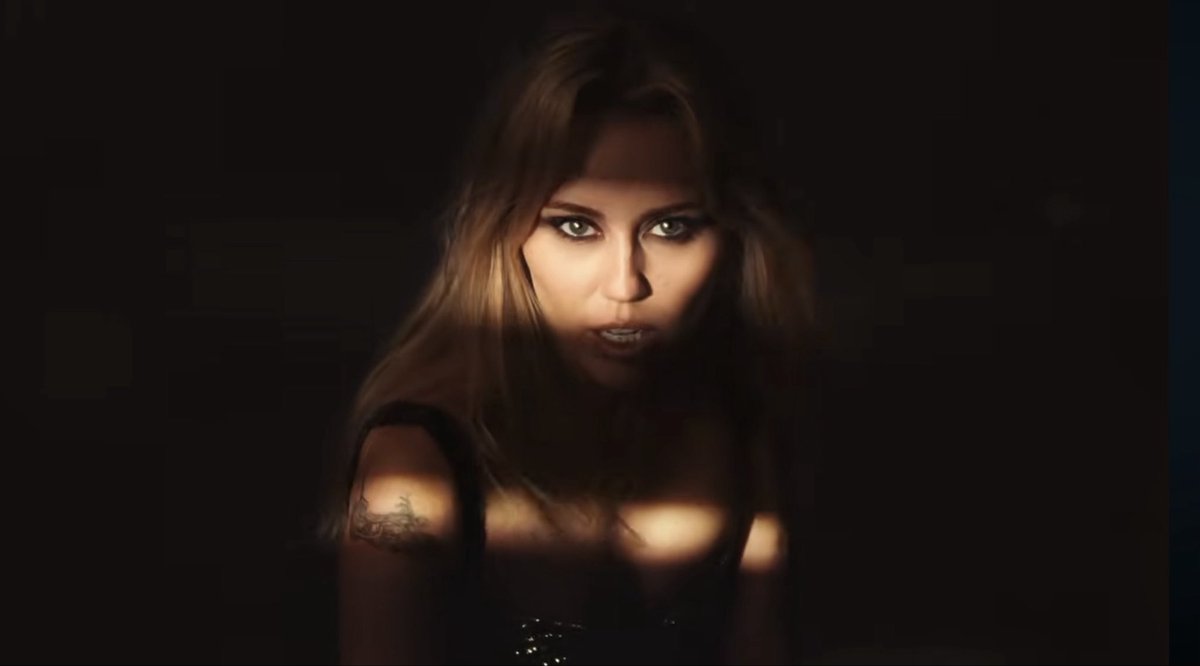PraksGwr's tweet photo. Different religion is one of my fav music videos miley has ever made 🥹🥹 https://t.co/ulREqWtWGa