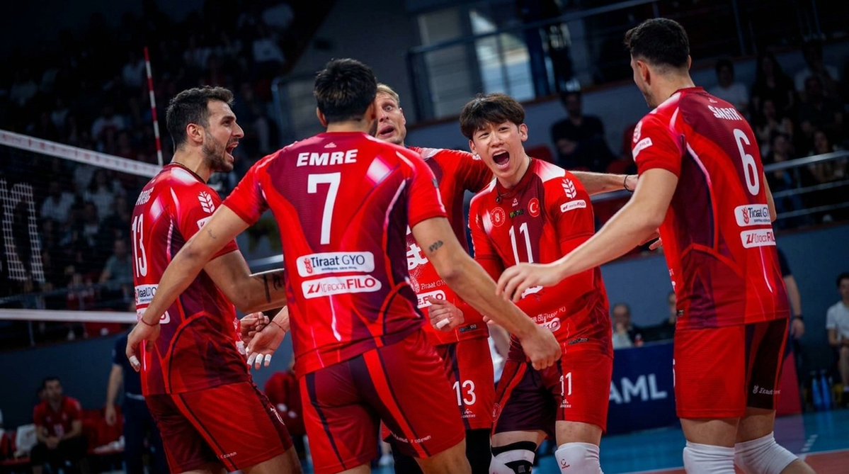 VAktuel's tweet photo. 2026 TÜGİAD Ege Uluslararası Voleybol Turnuvası'nda Şampiyon Ziraat Bankkart 
Turnuvada Ziraat Bankkart'ın yıldızları Nimir 58, Yuki Ishikawa San ise 54 sayı ile turnuvanın en etkili isimleri oldular.
https://t.co/OdVfowYmyk @ZiraatBankasiSK @TugiadEge @Yukiishikawait https://t.co/Bp0VYcV3CT