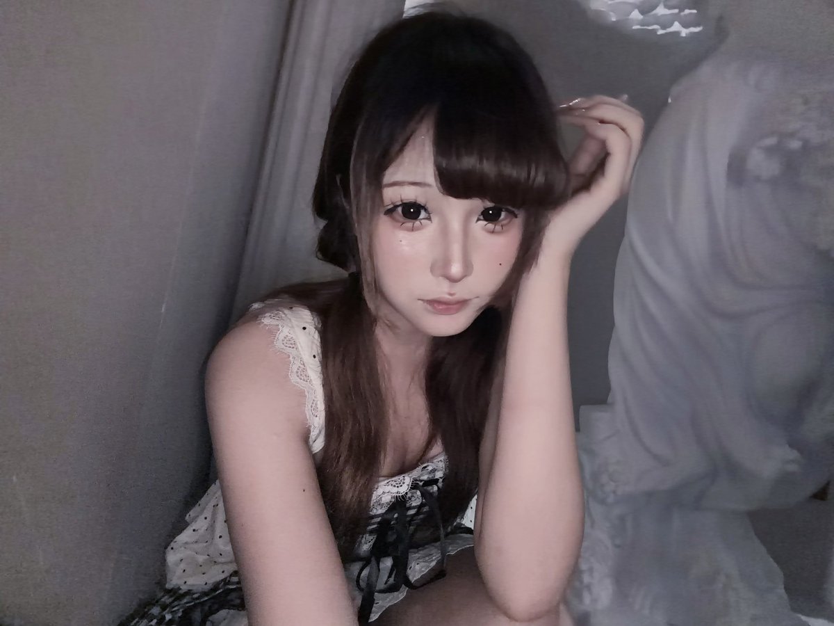 caTvT1116's tweet photo. 你的眼泪砸不进我的心里呀 我只能轻轻帮你擦掉 仅此而已 https://t.co/VQr8mMy6d3