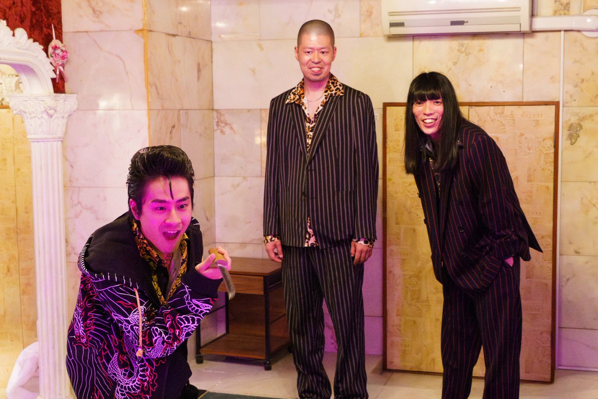 zetsubou_ktv's tweet photo. #絶望できない男
◆ 3話ゲスト ◆

＜ヤクザ辛島・甘木＞
👥#金属バット
借金の取り立てに現れたヤクザ。長髪と坊主という独特の風貌。いつも二人組で行動している。

<出会い頭のケン>
👤#前田旺志郎
奥本(#大東駿介)の見張り役を任された血の気の多い若手ヤクザ。出会い頭に人を刺してしまう。 https://t.co/OUtclYH4F9