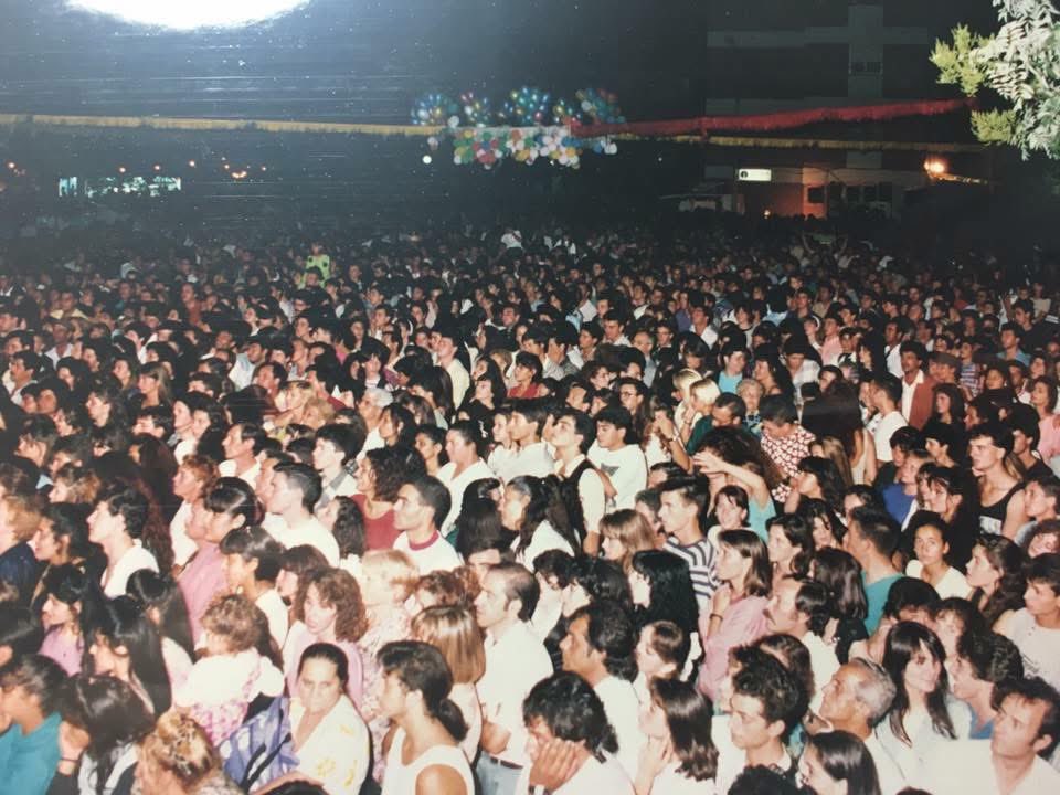 Ajuareza's tweet photo. Aquí os paso estas fotos de los conciertos que organizábamos  gratis o (populares) más de 25 años seguidos seguidos  haciéndolos en Riu-Clar, grupos de rock, pop,rumba junto y otros tipos de música,pasaron centenares de miles de personas y conseguimos nuestro objetivo, que no era otra cosa que nuestros vecinos, se sintieran orgullosos de vivir en los barrios.
Nunca, ni nadie podrán borrar la historia popular. Aunque lo intenten…
