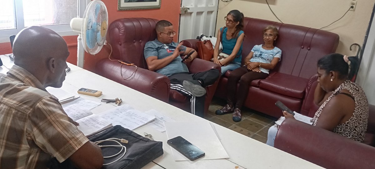isisdais's tweet photo. En esta mañana se intercambia con los especialistas de la Dirección Provincial de Patrimonio, Construcción e Inversiones sobre las 176 transformaciones económicas y sociales que se están implementando en la provincia #Guantánamo https://t.co/NRMcOvxo2a