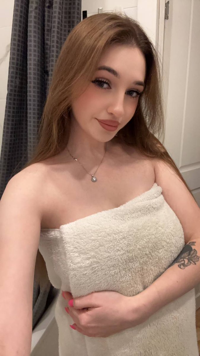 maribabelove's tweet photo. post-shower hair, zero plans, feeling cute https://t.co/OuWkBpb8Re