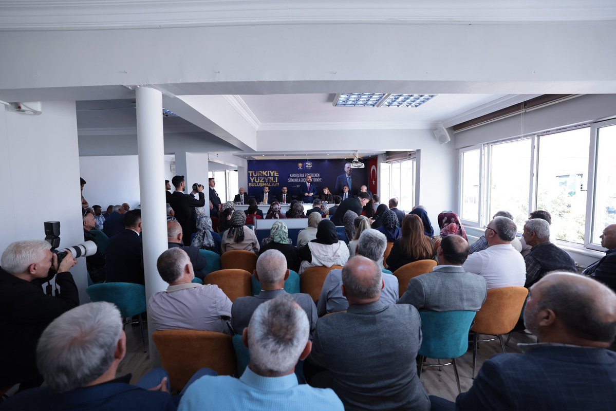 farukaytek's tweet photo. ❝AK Parti teşkilatları; milletimizin iradesini dava şuuruyla taşıyan, kardeşliğini istişareyle güçlendiren büyük bir teşkilat ailesidir.❞

#TürkiyeYüzyılıBuluşmaları kapsamında; yiğitler otağı, kahramanlar diyarı, Şehit Ömer Halisdemir’in memleketi Niğde’deyiz.

Genel Başkan Yardımcımız Sayın Faruk Acar, MKYK Üyelerimiz, Milletvekillerimiz, Niğde İl Başkanımız Hacı Mehmet Eren ve kıymetli teşkilatımızla basın toplantımızı gerçekleştirdik.

Teşkilatımızın sarsılmaz iradesi ve milletimizin güçlü desteğiyle Türkiye Yüzyılı hedeflerimize emin adımlarla yürüyeceğiz.

📍AK Parti Niğde İl Başkanlığı