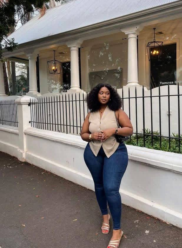 Adhekunbi's tweet photo. Be honest, thick girls have a different kind of aura🤭❤️ https://t.co/Xh8aRYIITz