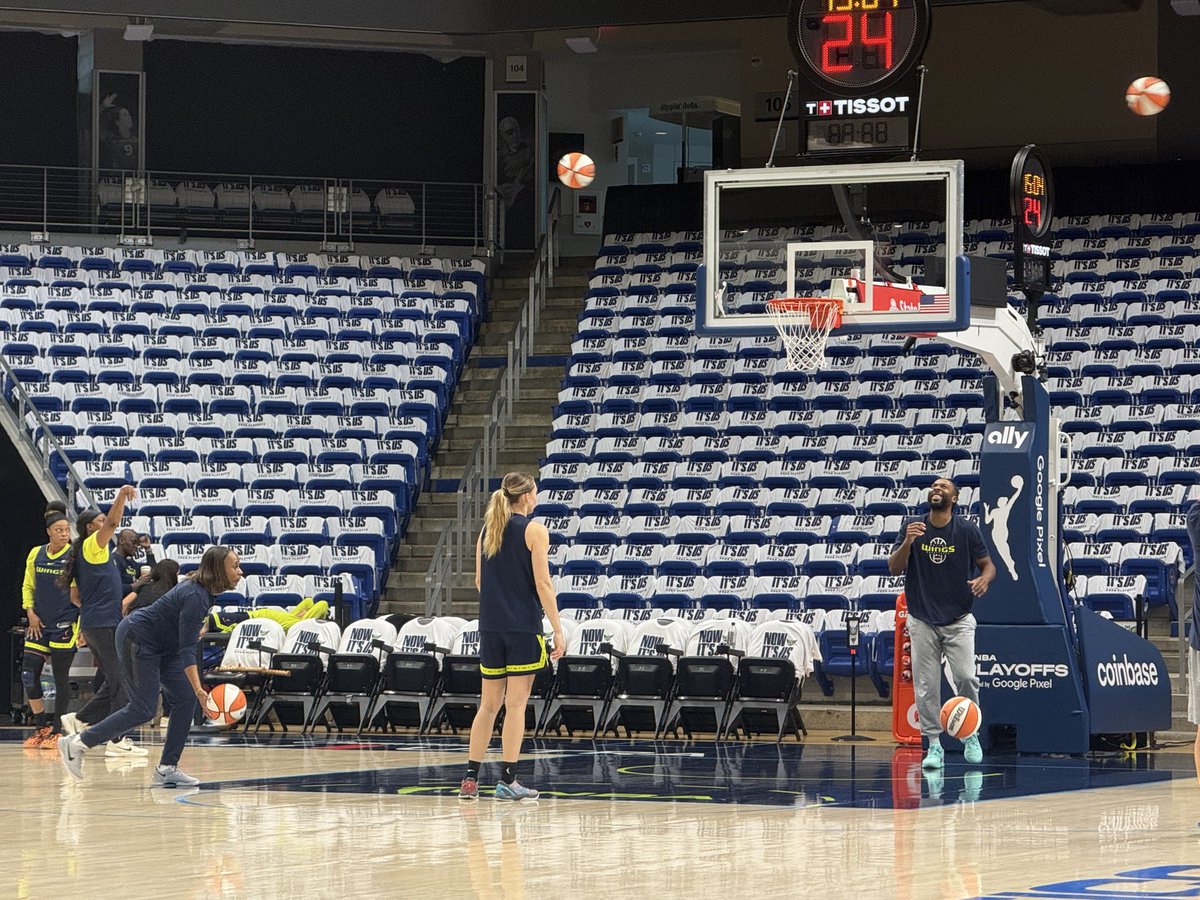 pbuckets67's tweet photo. Trying to catch a glimpse of my goats during morning shootaround 🙂‍↔️ https://t.co/gT4wU9tQxY
