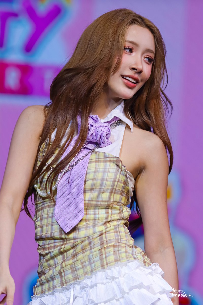 yoursunknwn's tweet photo. 260930

Princess mode: on stage. 👑

#Jaoyng
#9entBD24thxFELIZZ https://t.co/QEebLDX48q