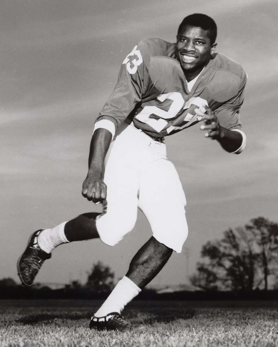 UKAthletics's tweet photo. 59 years ago today, Nate Northington made history.

A trailblazer whose courage helped break barriers and changed college football forever. 

His legacy lives on at Kentucky and across the game. Forever grateful. 💙 https://t.co/0ELoIPrVWp