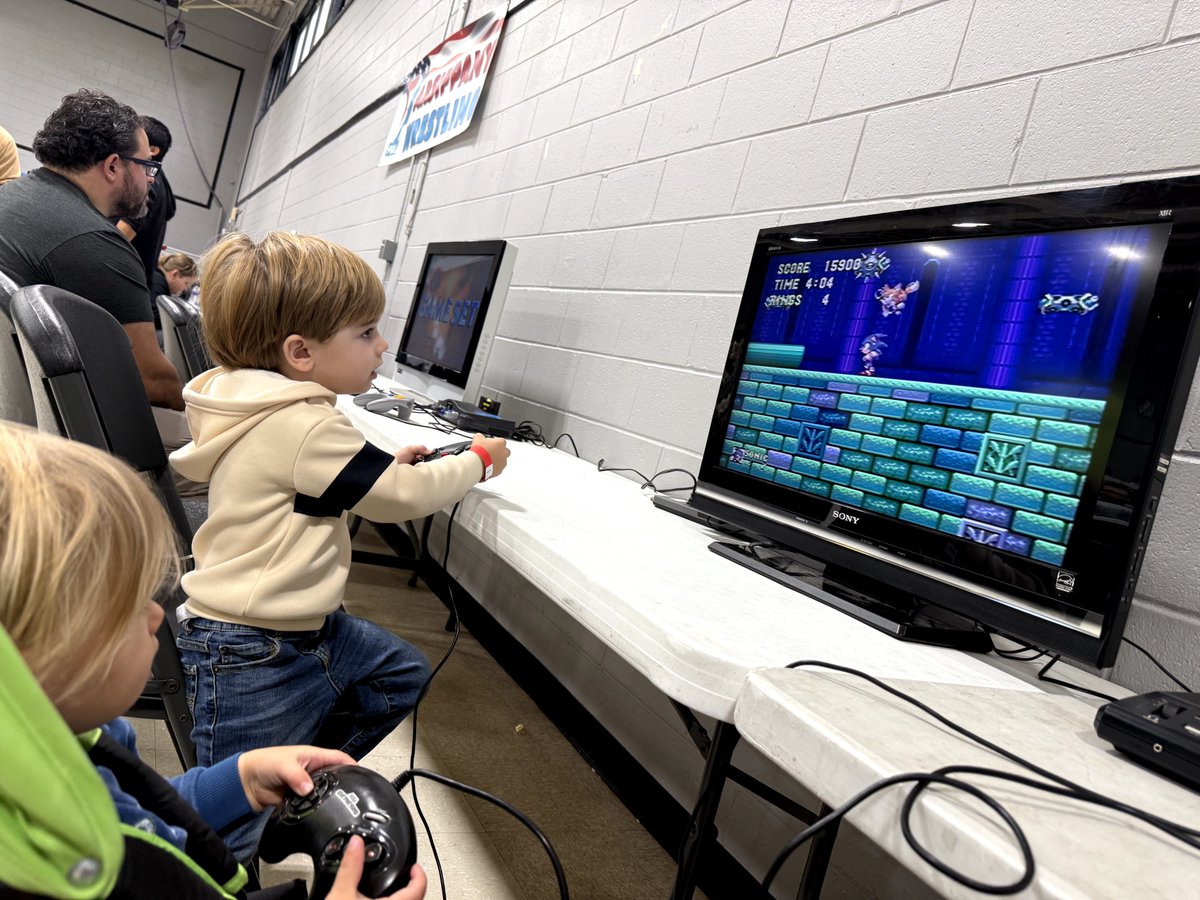 aVideoGameCon's tweet photo. From great deals to bonding moments, Vendor Village was an amazing day of discovery, trades, and geeking out. With hundreds of people coming in and out, attendees left with plenty of interesting finds and memories for the season. #AVGC #AVideoGameCon #NewJersey #NJ #VendorEvent https://t.co/9sv1y3k6Jb