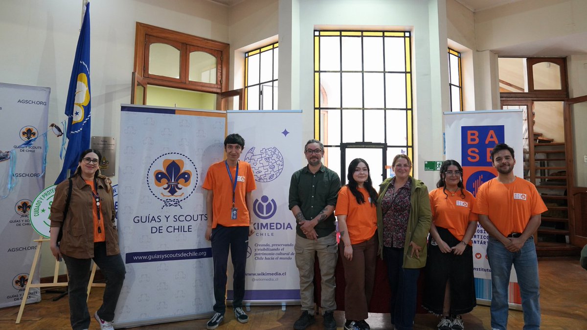 MilenioBASE's tweet photo. NOTICIAS BASE📰🤖 | @GuiasyScoutsCL conocieron la Antártica y descartaron mitos a través de EufasIA @ANID_Chile 

💪El evento contó con apoyo @wikimedia_cl @InjuvChile @inach_gob @nodoantartico 🔗Más detalles en https://t.co/AM6pa80CTE https://t.co/kKXwDiRC6E