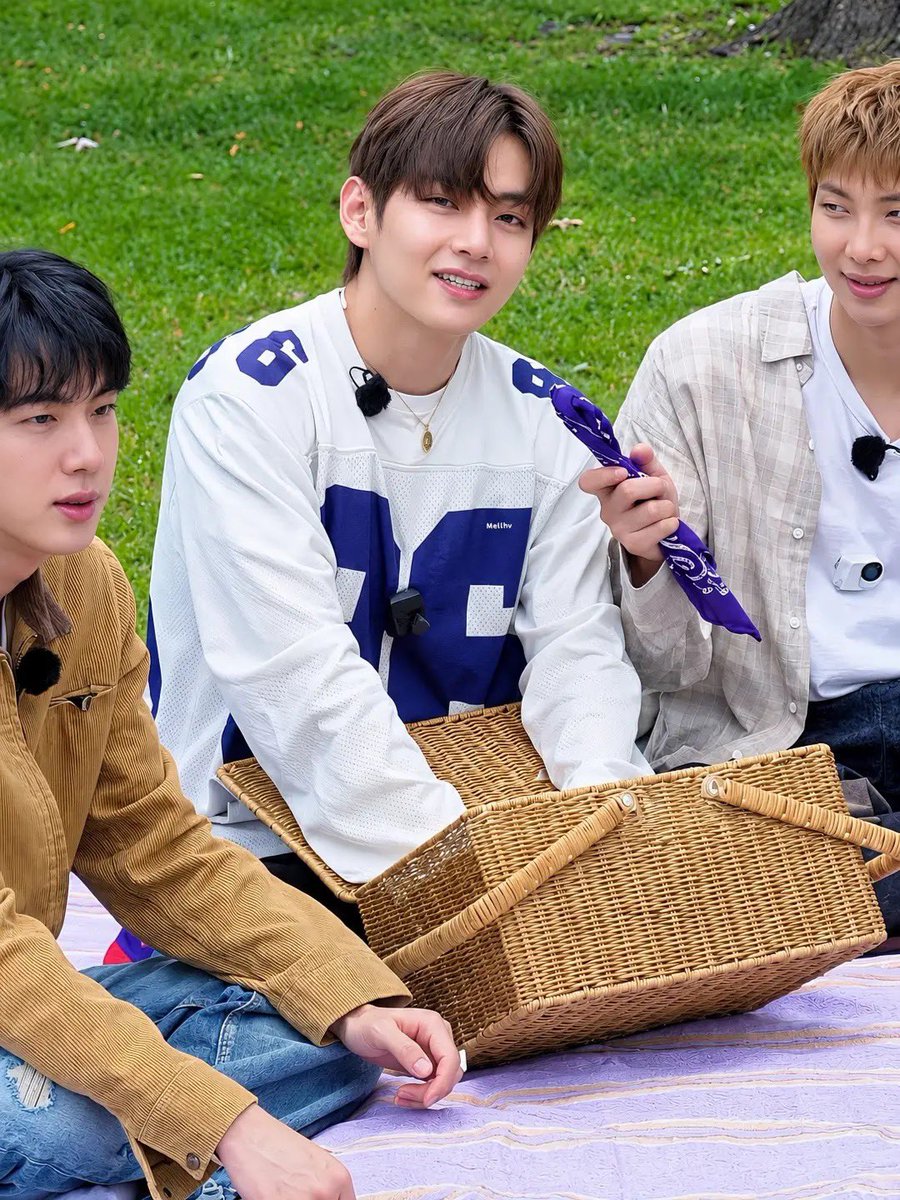 veya4thv's tweet photo. Taehyung run bts 🐻 https://t.co/oTec1T8Mr9