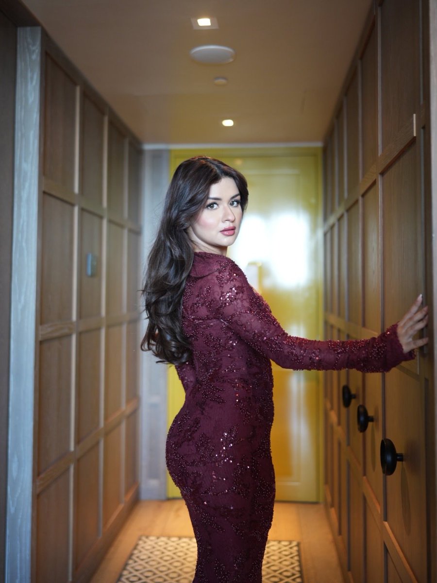 AvniSimp4Ever's tweet photo. She wears red like it was made for her. One look and you already know who owns the room. #AvneetKaur https://t.co/LLVY3ZEZM5