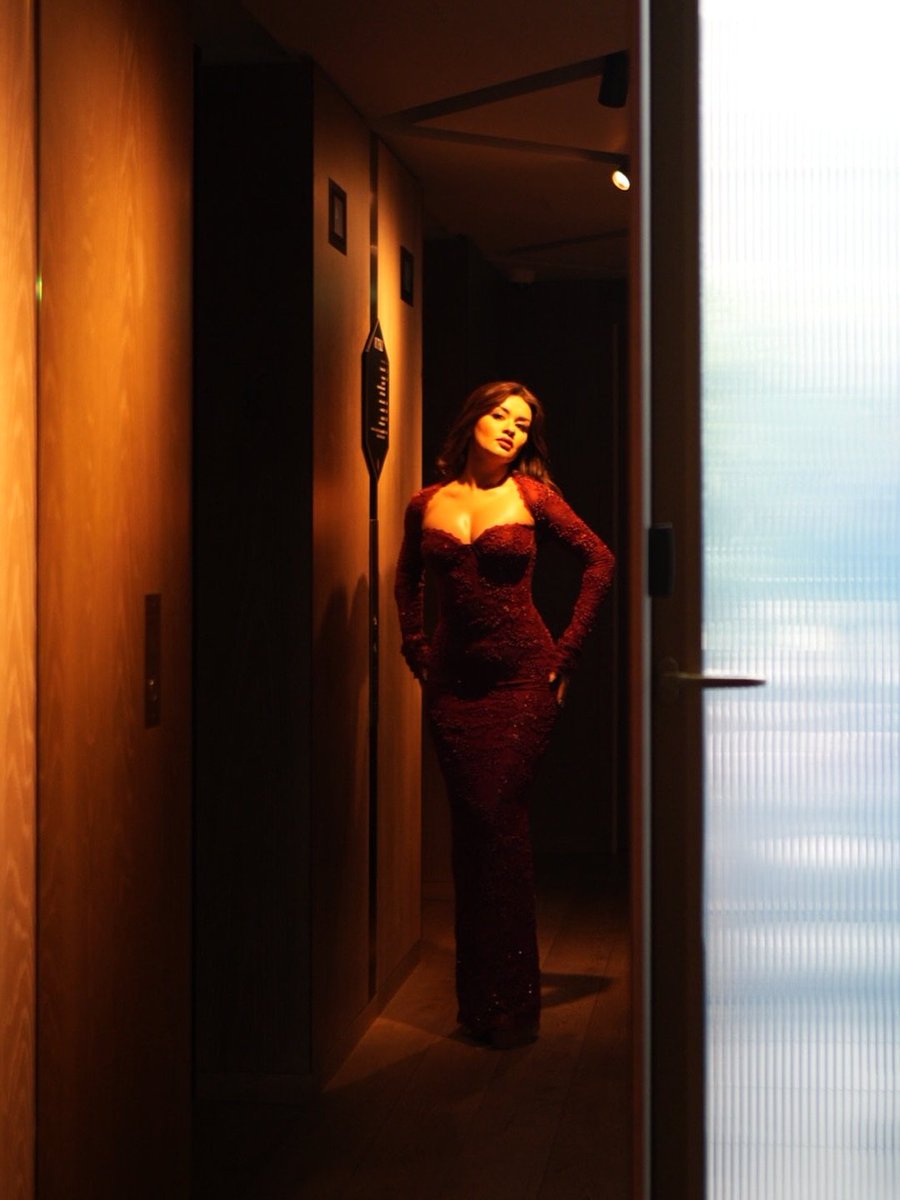 AvniSimp4Ever's tweet photo. She wears red like it was made for her. One look and you already know who owns the room. #AvneetKaur https://t.co/LLVY3ZEZM5