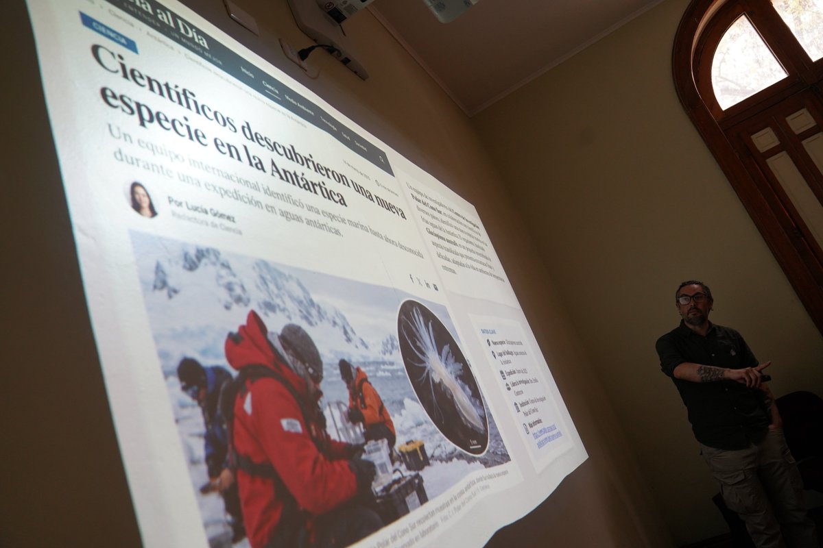 MilenioBASE's tweet photo. NOTICIAS BASE📰🤖 | @GuiasyScoutsCL conocieron la Antártica y descartaron mitos a través de EufasIA @ANID_Chile 

💪El evento contó con apoyo @wikimedia_cl @InjuvChile @inach_gob @nodoantartico 🔗Más detalles en https://t.co/AM6pa80CTE https://t.co/kKXwDiRC6E