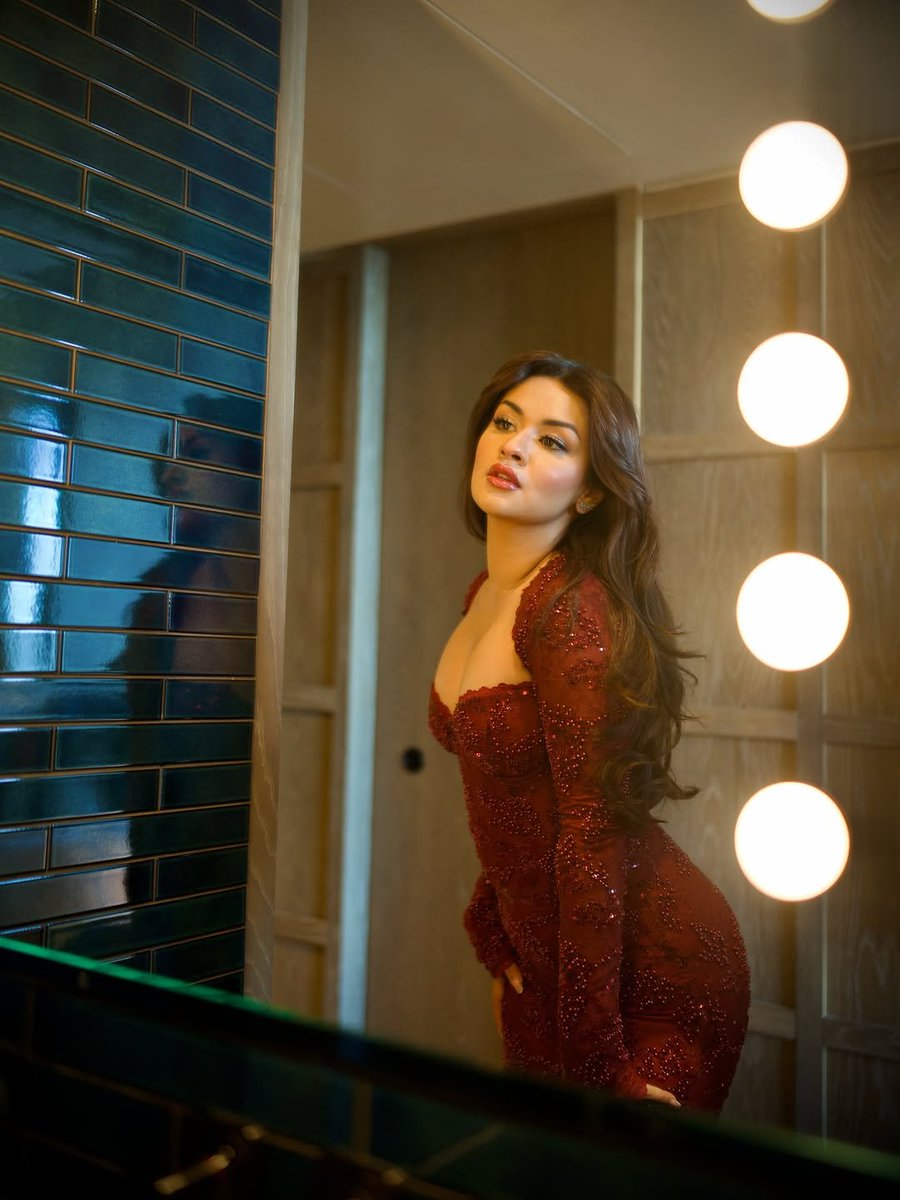 AvniSimp4Ever's tweet photo. Put her in red and suddenly royalty feels less like a title and more like a fact. #AvneetKaur https://t.co/Bfk6oNrj6M