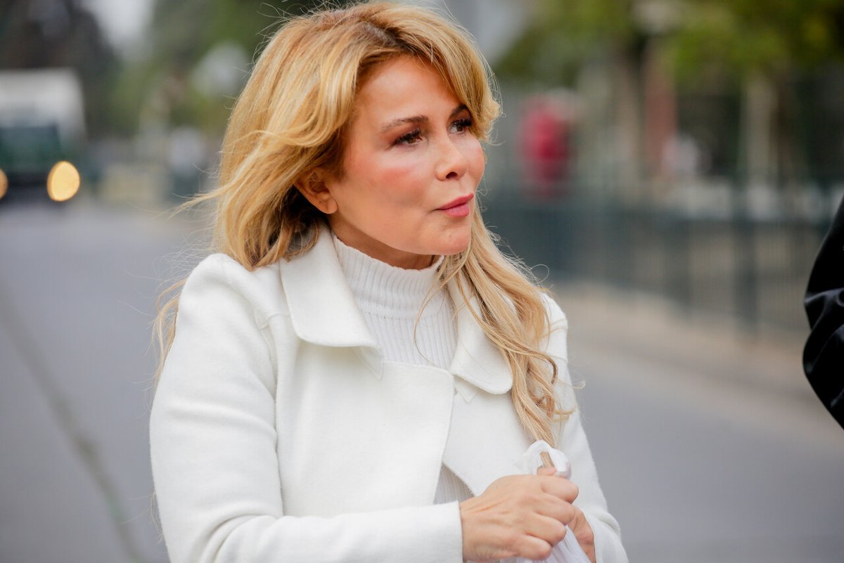 chvnoticias's tweet photo. Presentó un título falso y recibió $110 millones: Condenan a falsa periodista de Cathy Barriga por fraude al Fisco

Más detalles acá ➡️ https://t.co/urrp0xjzuk https://t.co/ks2GzLuHvB