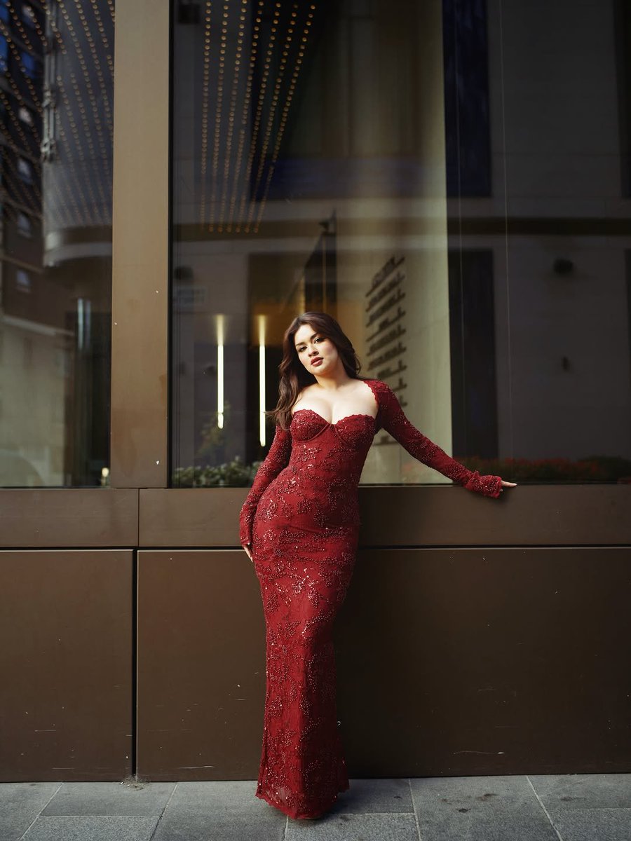 AvniSimp4Ever's tweet photo. Put her in red and suddenly royalty feels less like a title and more like a fact. #AvneetKaur https://t.co/Bfk6oNrj6M