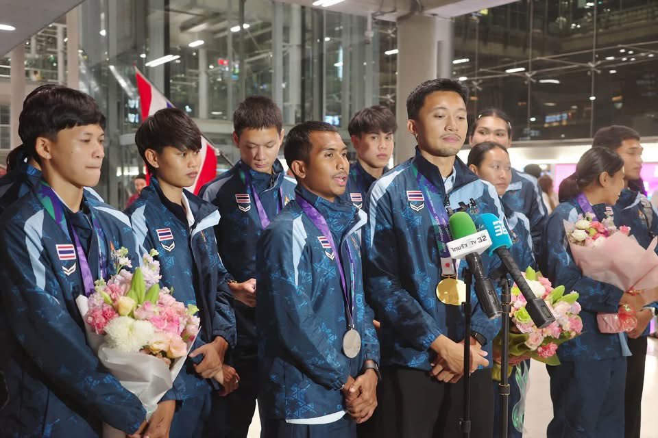 Skyboyz15's tweet photo. ทัพกรีฑาไทย เดินทางกลับถึงประเทศไทย หลังสร้างประวัติศาสตร์ในเอเชียนเกมส์ 2026 
🥇🥇🥇🥈🥈🥉🇹🇭
#บิวภูริพล #กรีฑา #เอเชียนเกมส์2026 https://t.co/Rpox3In1O5