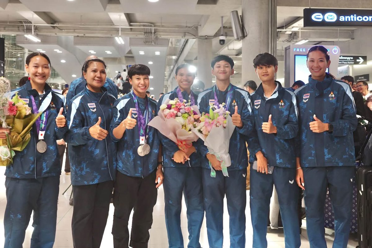 Skyboyz15's tweet photo. ทัพกรีฑาไทย เดินทางกลับถึงประเทศไทย หลังสร้างประวัติศาสตร์ในเอเชียนเกมส์ 2026 
🥇🥇🥇🥈🥈🥉🇹🇭
#บิวภูริพล #กรีฑา #เอเชียนเกมส์2026 https://t.co/Rpox3In1O5