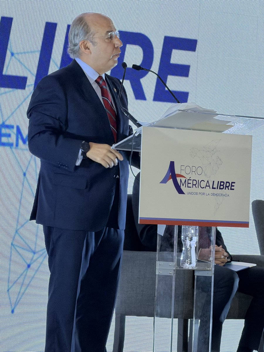 DesireeNavarro's tweet photo. Don @FelipeCalderon dando un poderoso mensaje en el Foro América Libre.  Nadie mejor que él para inaugurar este importante espacio de Libertad y Democracia @America_Libre1 @ODCA_org @marianagc https://t.co/whhHOL4YGq