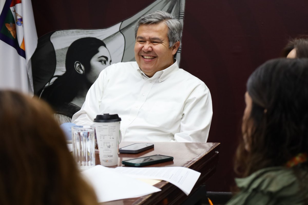 OctavioAlmada1's tweet photo. Buenos días 😃

Sostuvimos una reunión de trabajo con las y los integrantes de la Mesa Estatal de Salud, conformada por el IMSS-Bienestar, el IMSS, el ISSSTE y la Secretaría de Salud del Estado, para dar seguimiento a los avances del Servicio Universal de Salud (SUS) en Sonora. 🤝🩺

¡Sonora está listo para iniciar la instalación de los comités de los consultorios del SUS!

Con nuestra 🇲🇽 PresidentA @Claudiashein, seguimos trabajando en equipo por una atención médica cercana y digna para nuestra gente. ¡La coordinación y la vocación de servir nos unen! 🫶

El poder sólo tiene sentido cuando se pone al servicio de los demás. 🙌

#PorElBienDeTodosPrimeroLosPobres