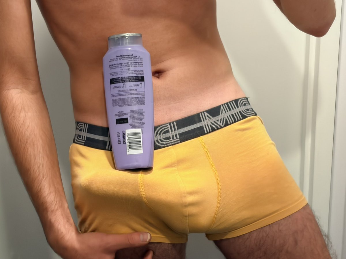 Enmanquedeclope's tweet photo. Moi aussi je veux jouer au jeu de la bouteille… https://t.co/aFfEcn3zMo