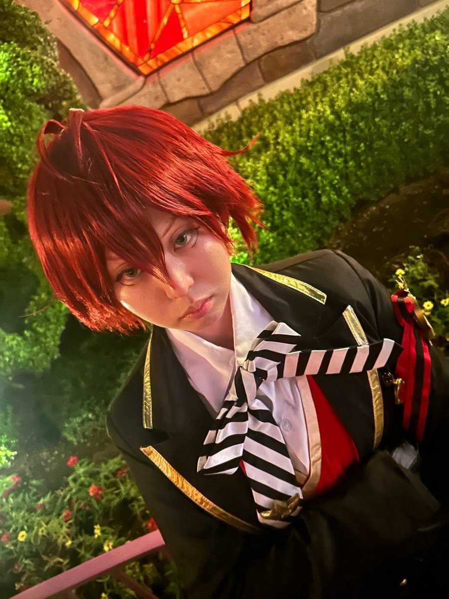 Realneko_0028's tweet photo. 🌹「…なんだい？」

📸:@0san__7 

 #Dハロ仮装2026   #ツイステ仮装 https://t.co/hGf3Tp9DNk