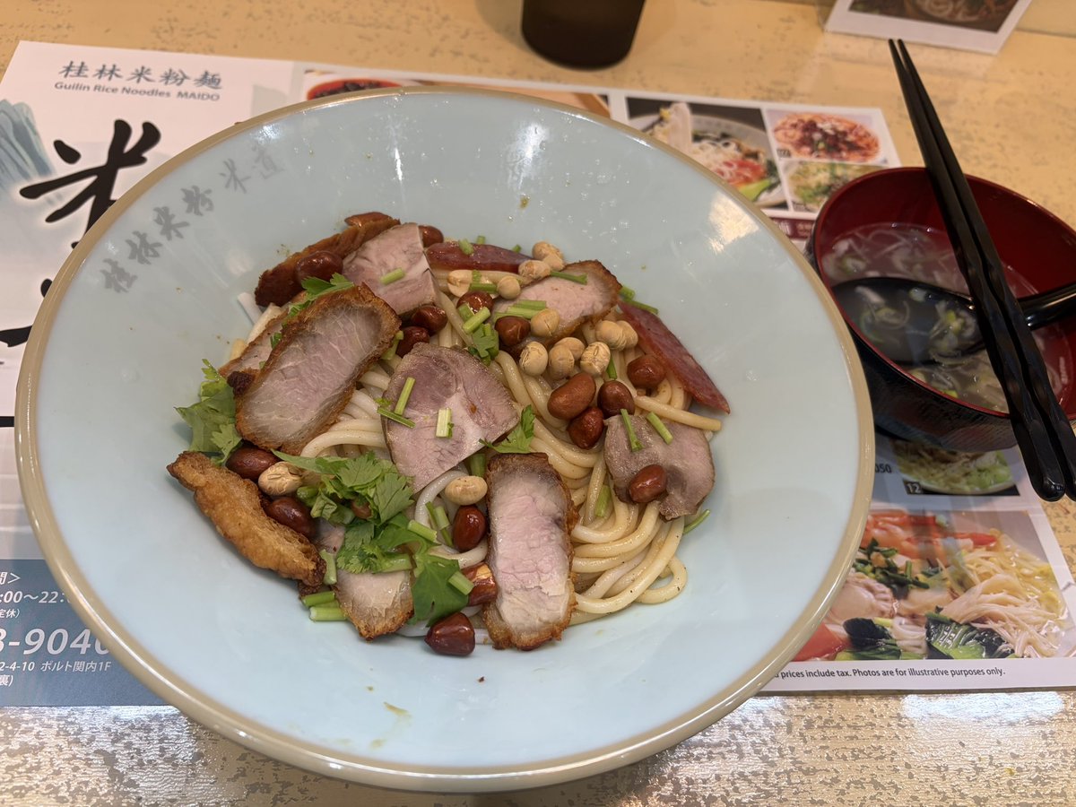kumoku0s's tweet photo. 横浜中華街で、お米の麺のお店ができたから、行ってみた。美味しかったです。お米の麺なので、胃に負担はかからず、鶏がらスープを途中で入れて食べますが、ラーメンではないです🍜 https://t.co/CMzSEhYroY