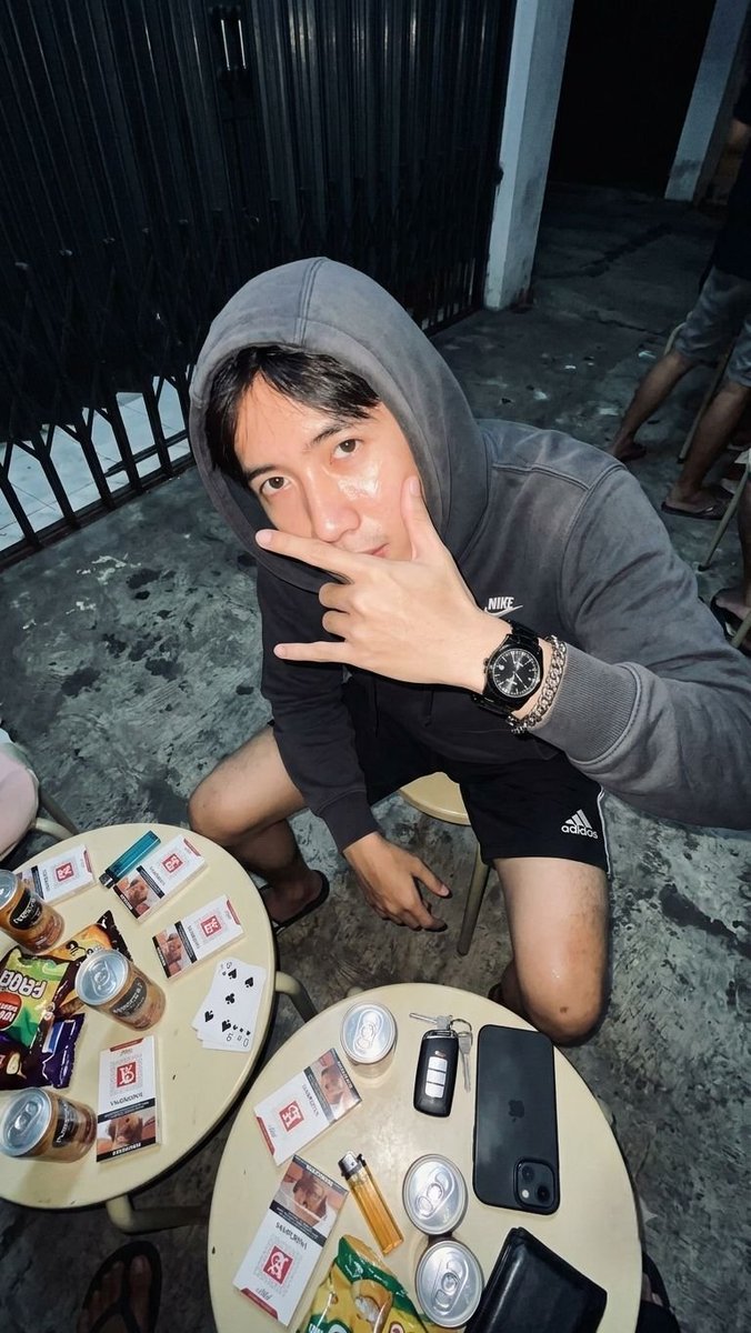 Genialhuma9653's tweet photo. Mana nih top Sukabumi Cibadak, mumpung masih disini nih, pen nyoba top Sunda wkwk #gayjakarta #gaysukabumi #gayjawabarat https://t.co/fDNIIwXS6w