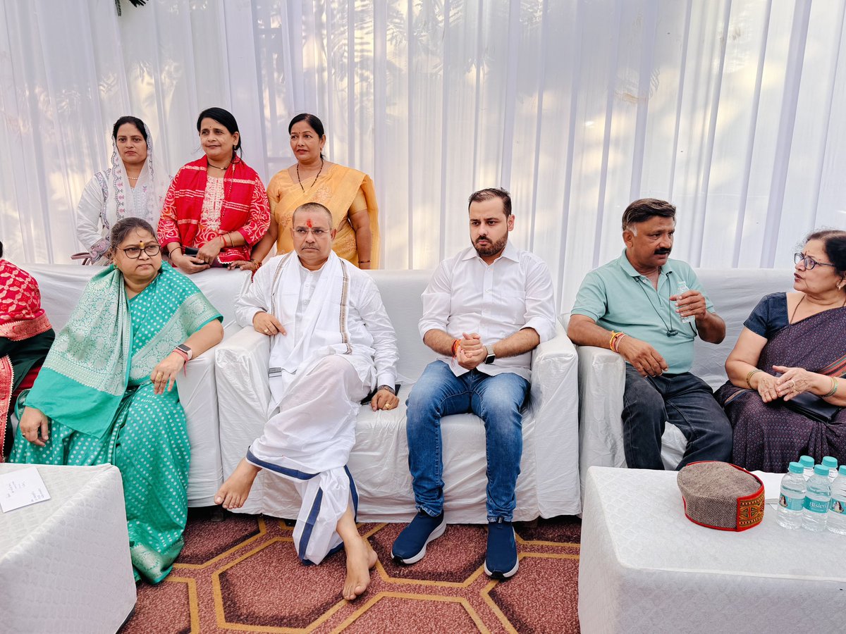 premendraguddu's tweet photo. आज अलीगढ़ में भाजपा महानगर अध्यक्ष श्री इं. राजीव शर्मा जी के पूज्य पिताजी स्व. श्री बाबूलाल शर्मा जी के त्रयोदशी संस्कार में सम्मिलित हुआ। https://t.co/R12b8d9c72