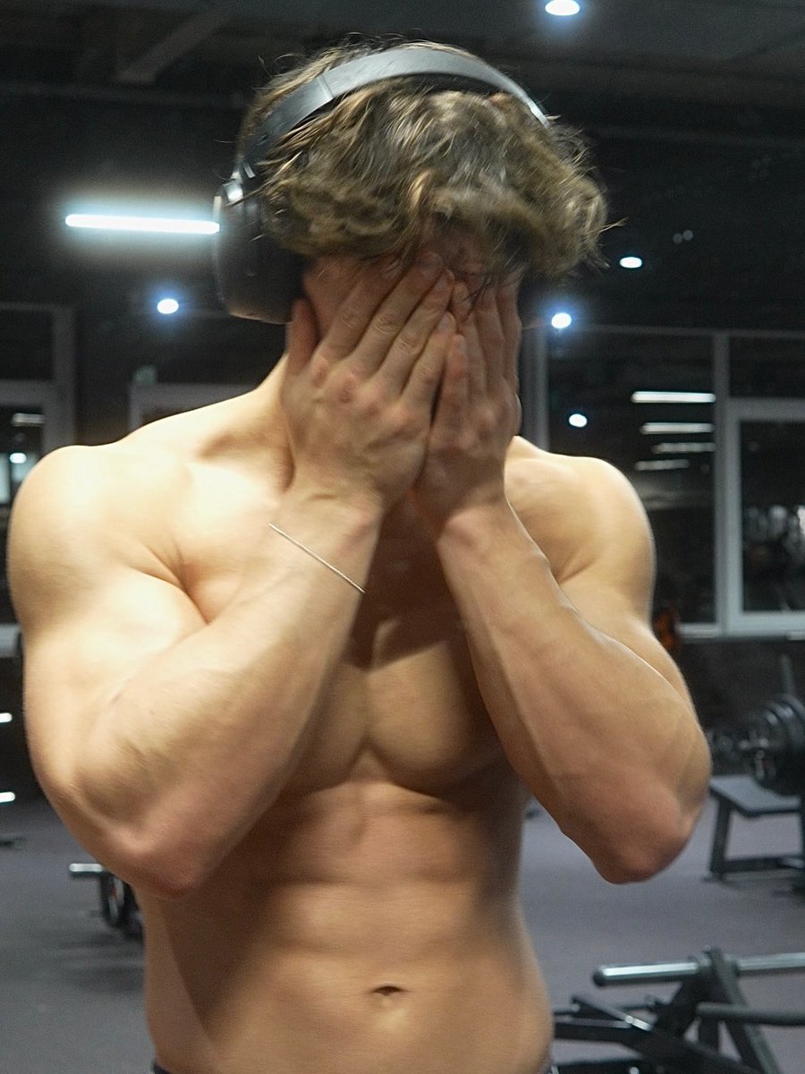 MasterCmoney0's tweet photo. Arms 💪🏻👑bigger than your fagg brain 🧠
#findom #cashmaster #alpha https://t.co/8xe96j97oT