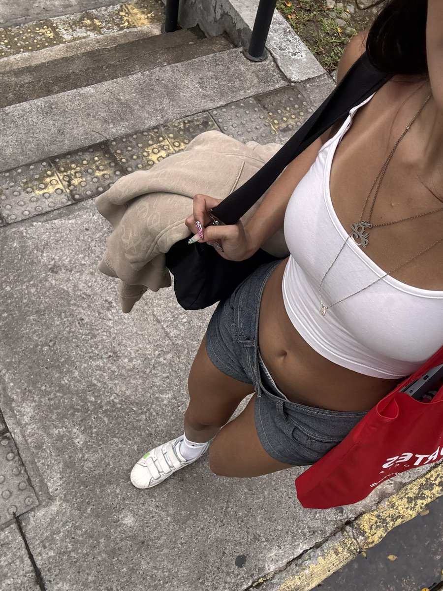ypilover's tweet photo. nunca sei se estao me encarando pq to com esse lock na faculdade ou pq tenho 1,80 https://t.co/osMax867td